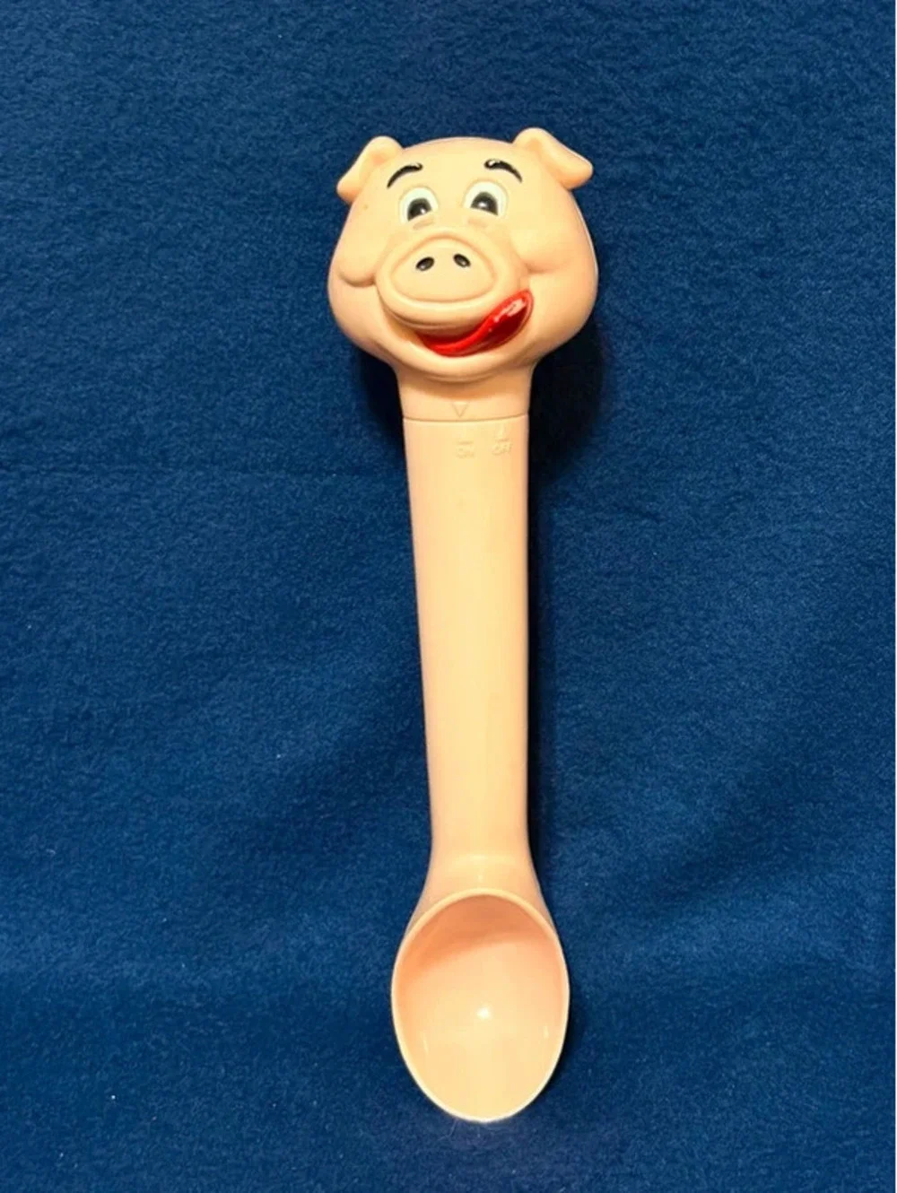 Oinking Pig Ice Cream Scoop -works